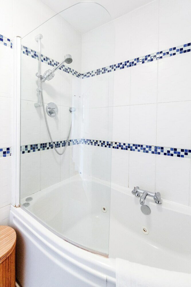 Фото Bright stylish Nott Hill apart sleeps 6