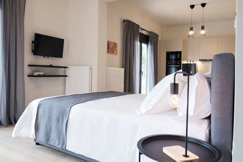 Фото Aellō luxury apartments