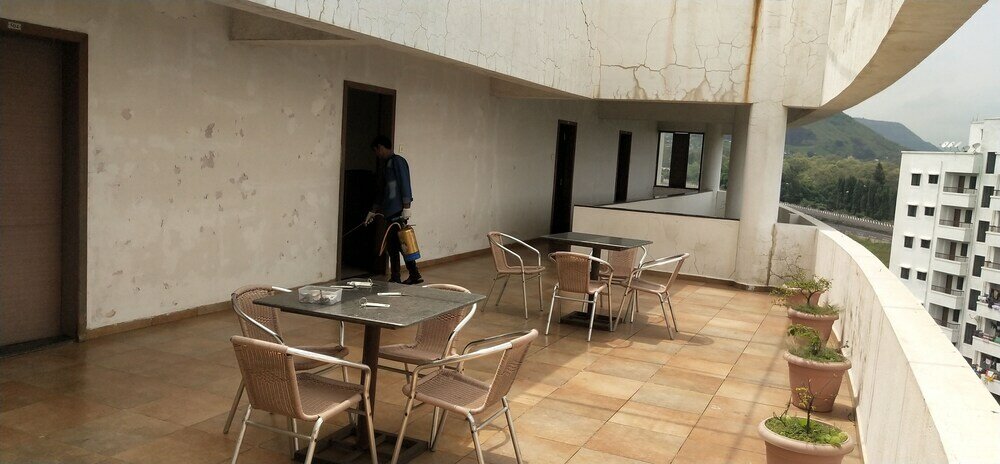 Фото Hotel Sumanchandra Suites