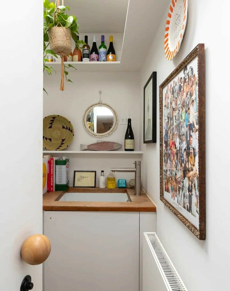 Фото Beautiful 2 Bedroom Townhouse With Garden in Kentish Town