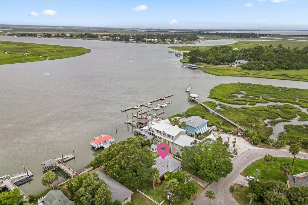 Фото 1401 Chatham Ave