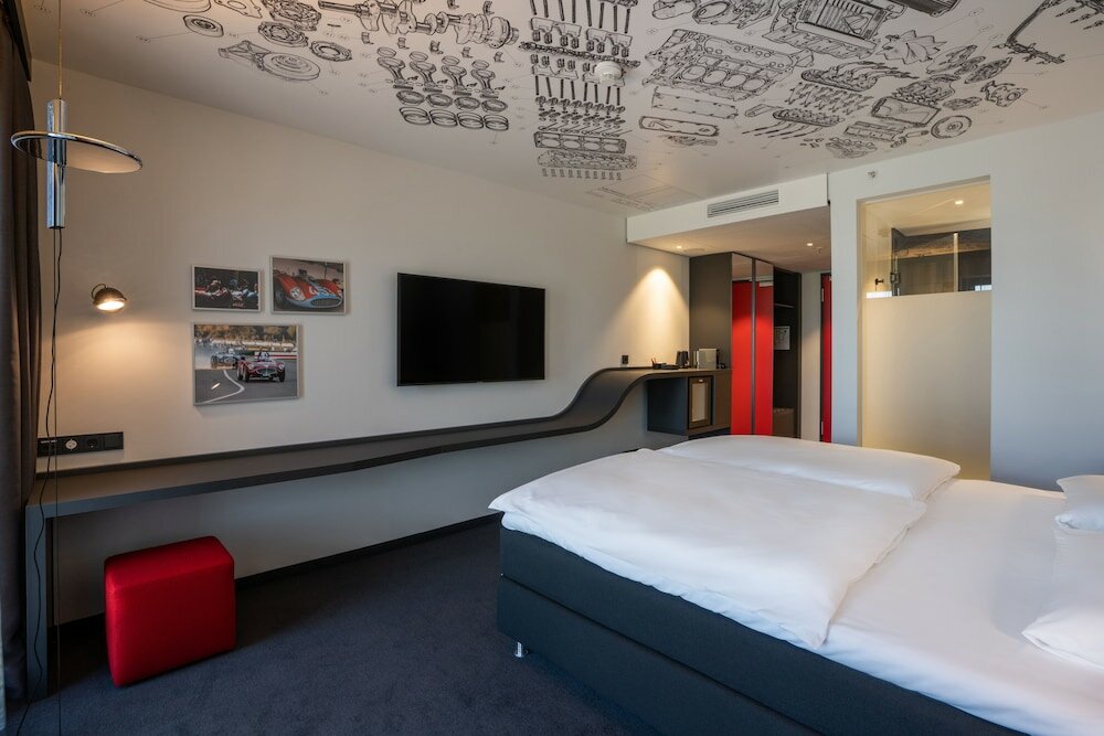 Фото V8 Hotel Köln