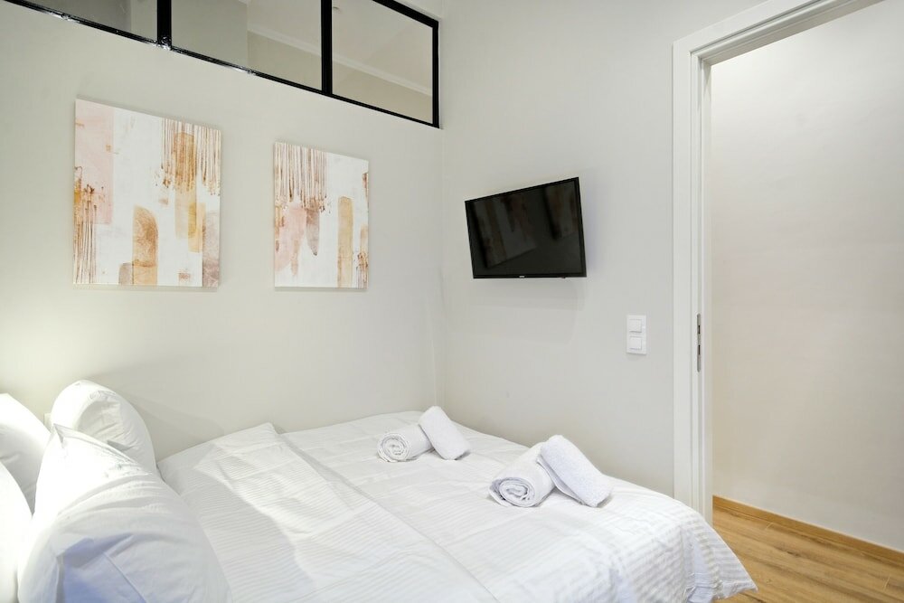 Фото The Flirty Athens