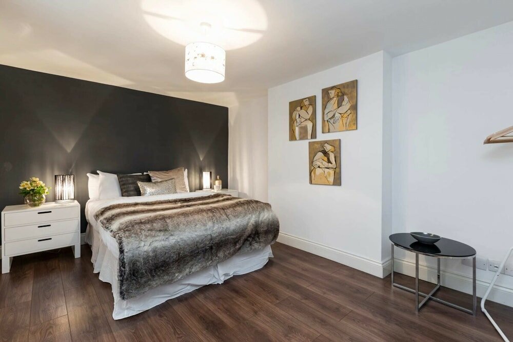 Фото Bright and Modern 2 Bedroom Apartment in Earl's Court