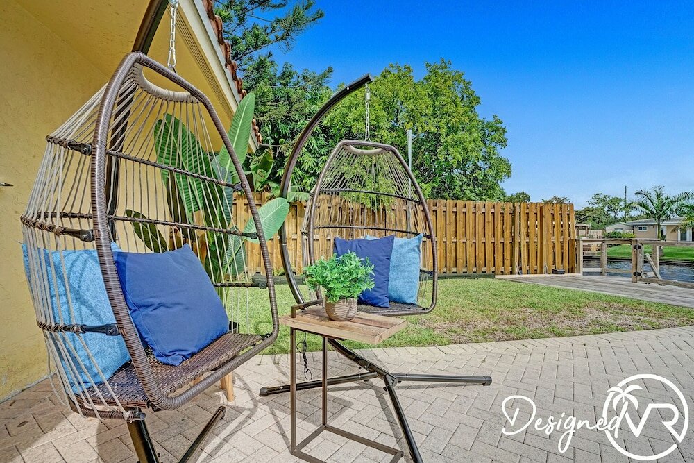 Фото Stunning Waterfront 3br with Heated Pool