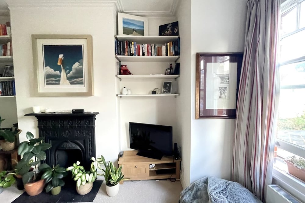 Фото Stylish & Peaceful 1 Bedroom Flat, Clapham!