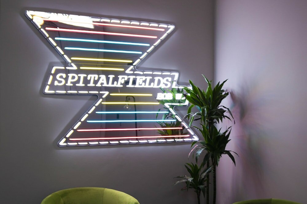 Фото Bob W Commercial House