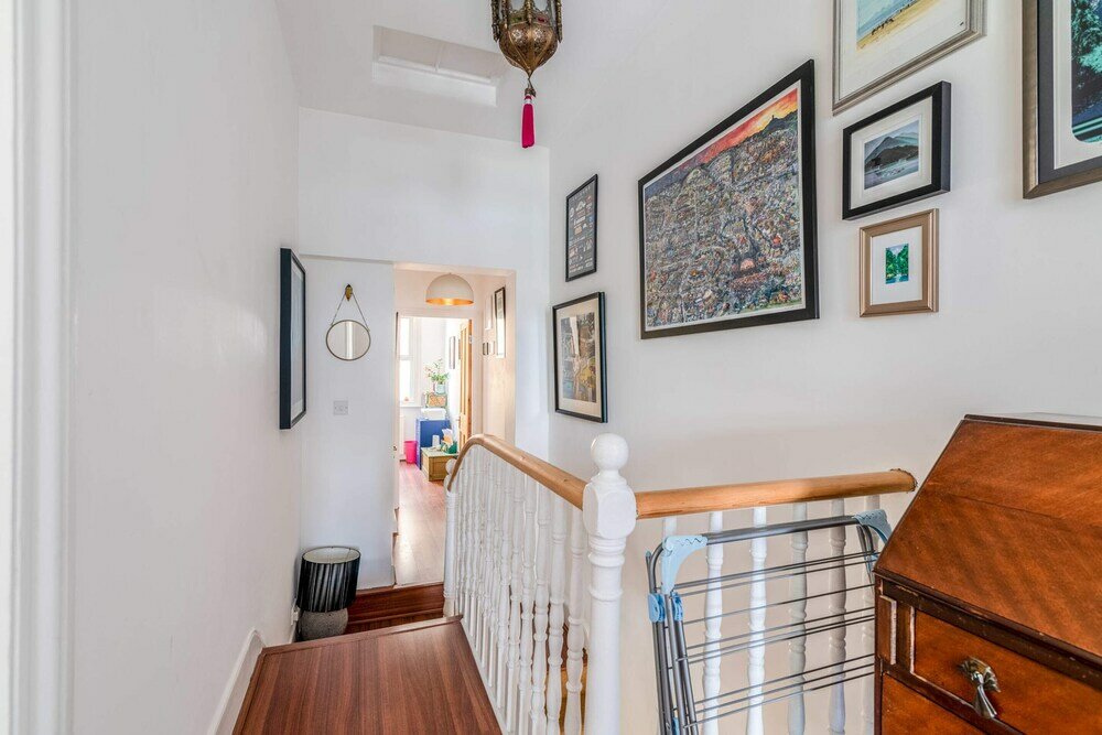 Фото Ealing's Cozy Garden Retreat