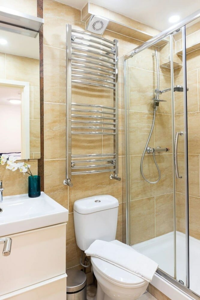 Фото Stylish 2 Bedroom Apartment in the Heart of Shepherds Bush