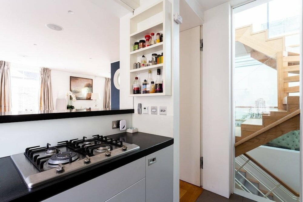 Фото Fantastic 5 Bed House in Kensington Near Museums