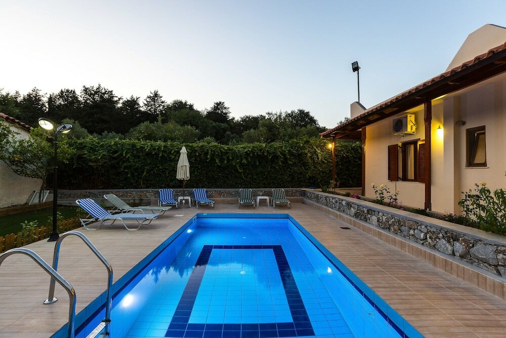 Фото Gorgeous Villa With Pool & Gardens