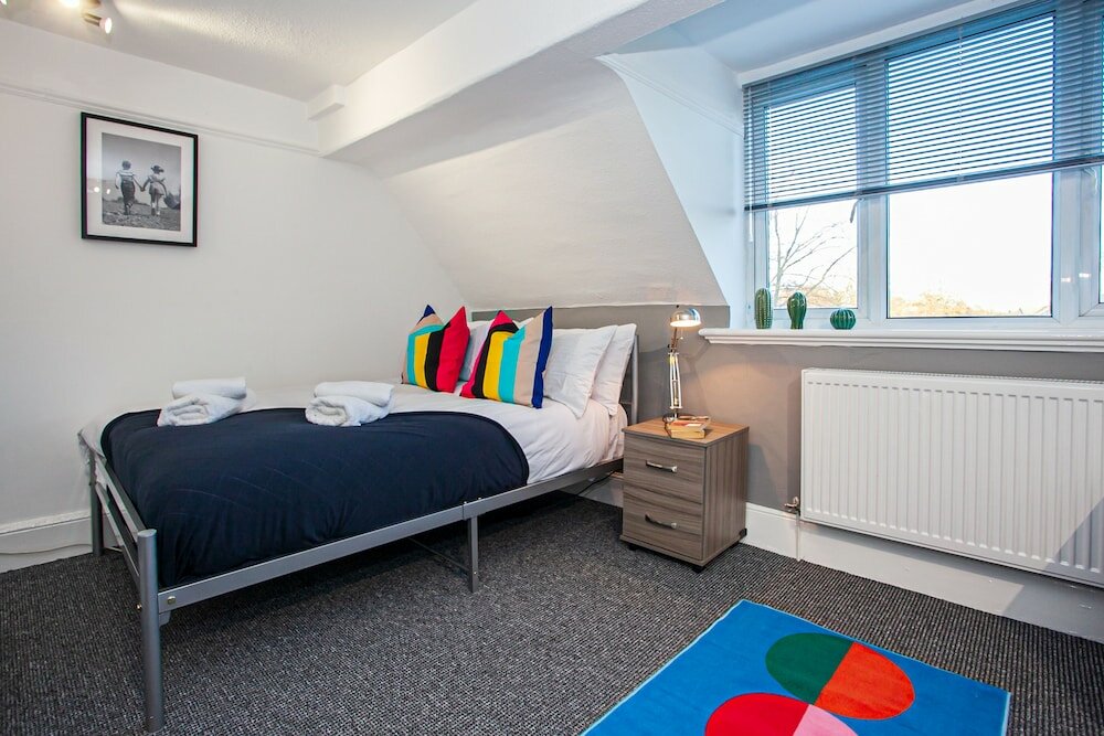 Фото The Manchester Pad - Sleeps 12