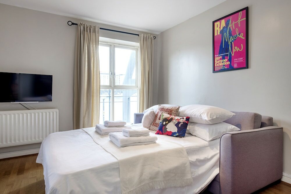 Фото Panoramic Docklands Home With Waterfront Views