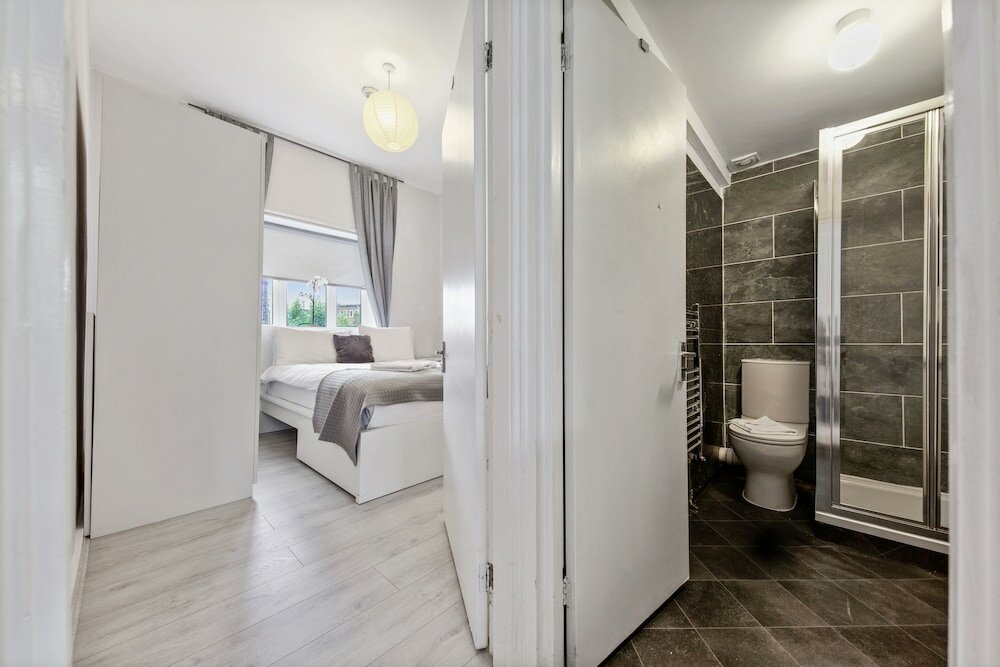 Фото 1 Bed Apartment in Camden by City Stay