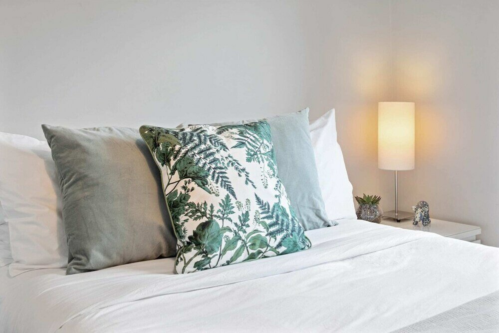 Фото Lovely 2 Bed Apartment w Balcony nr River Thames