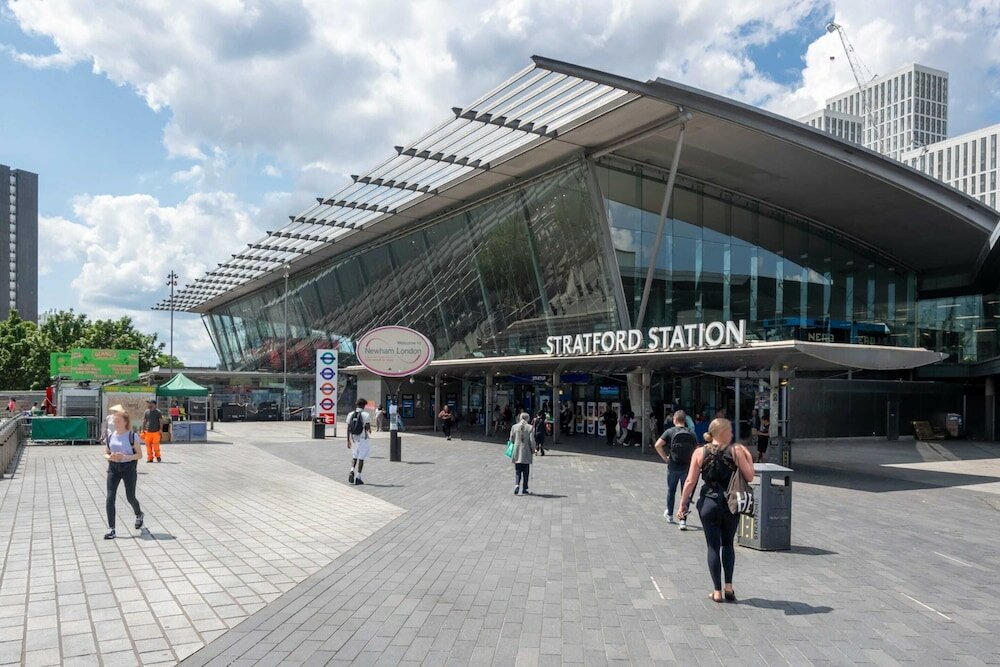 Фото Swanky Stratford Duplex Apartment