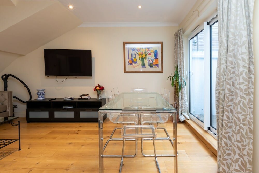 Фото Modern and Bright 3 Bedroom House in Paddington