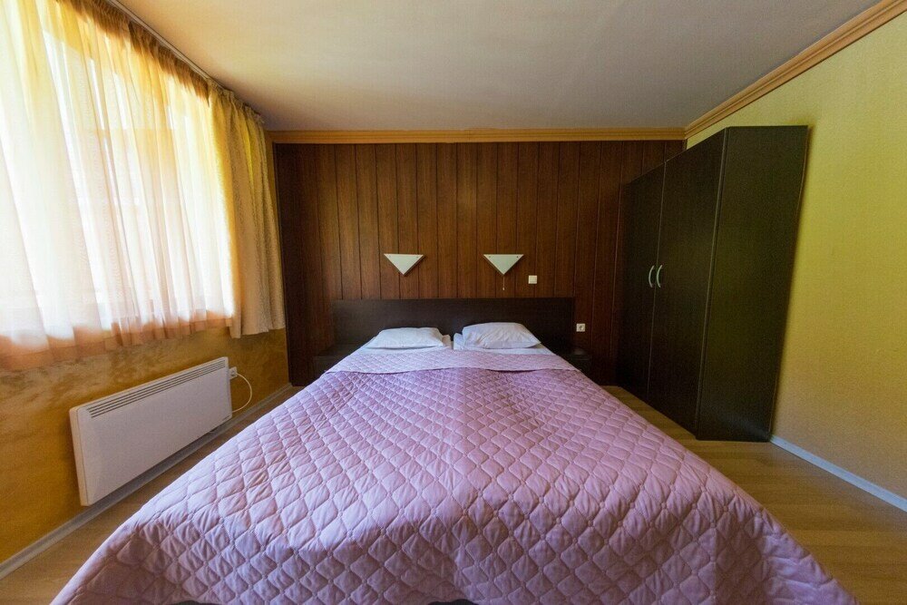 Фото Forest Nook Aparthotel