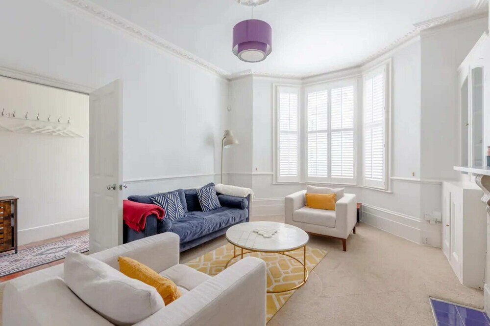 Фото Inviting 4bd House - Greenwich