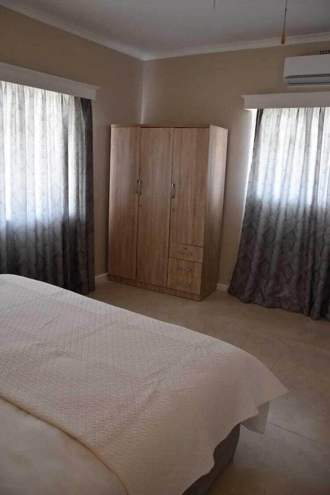 Фото 34onLincoln Guesthouse