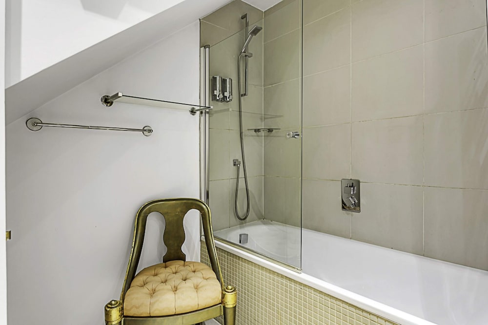 Фото Beautiful Abode in Kensington Olympia