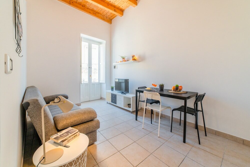 Фото Charm Of Ortigia Central Flat