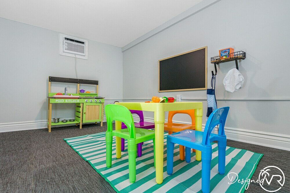 Фото 8 Br Heated Pool & Soccer Field