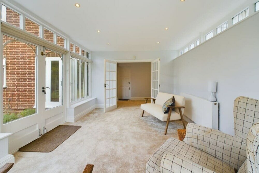 Фото The Richmond Park Hideaway - Cozy 5bdr House With Garden + Rooftop Terrace