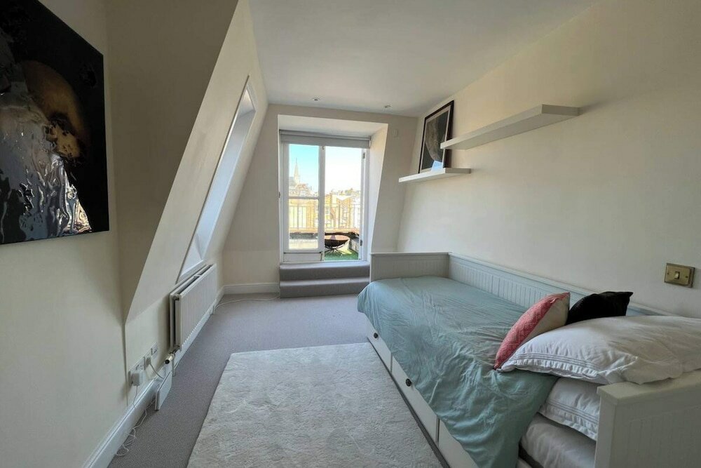 Фото Gorgeous 3bd Flat - 4 Minute Walk to Hyde Park
