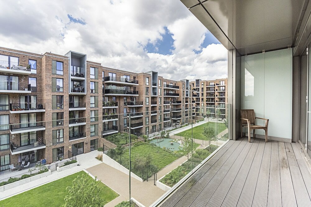 Фото Stunning Brand New Westminster Apartment