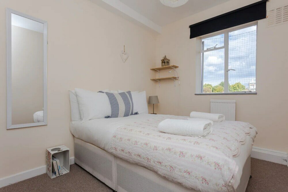 Фото Spacious 2 Bedroom Apartment Near Hampstead Heath