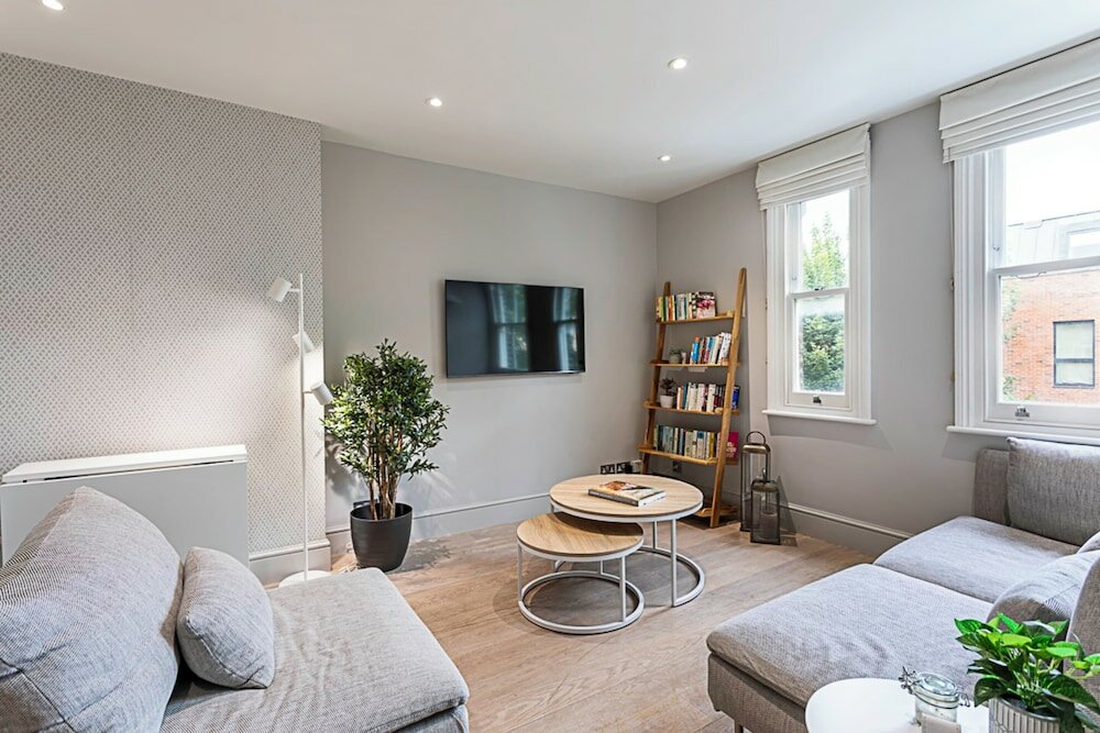 Фото Fulham Serenity: Your Charming 2-bed Retreat
