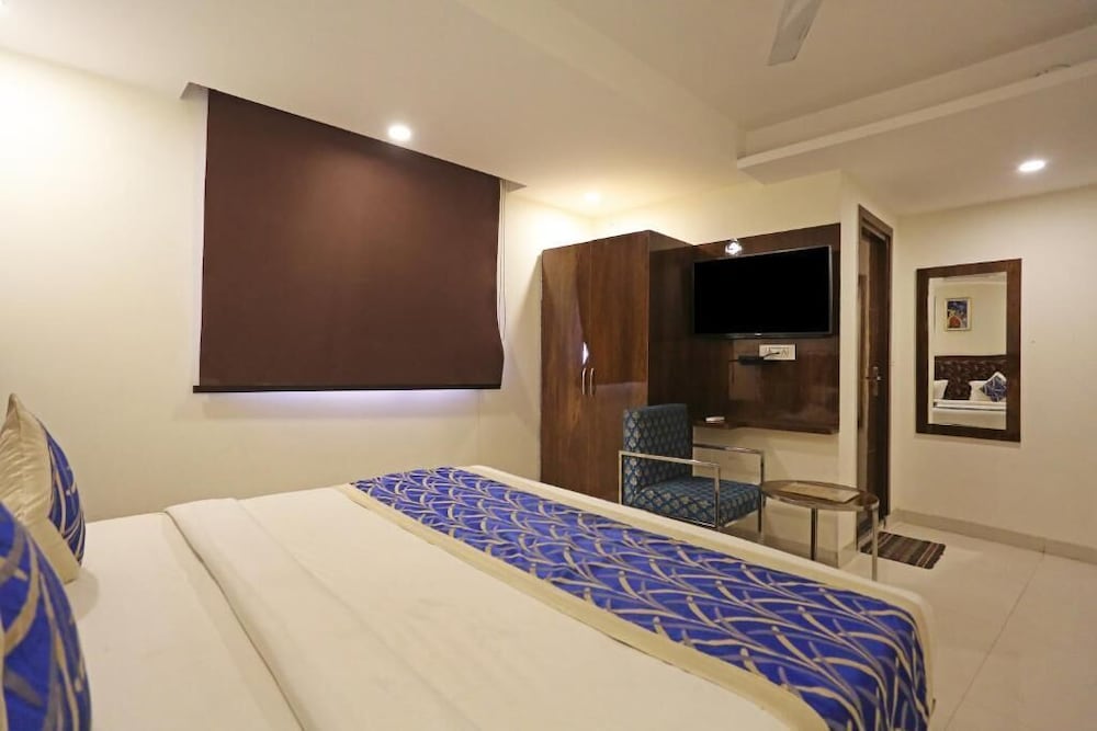 Фото Hotel Emblem Suites