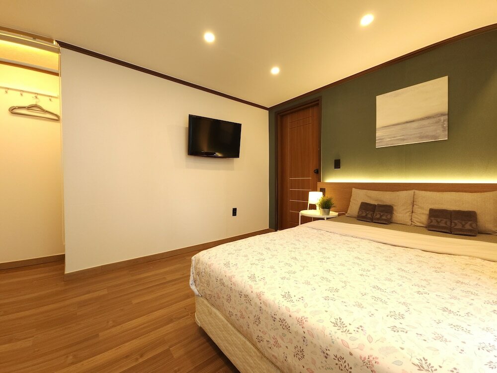 Фото Oyo Rooftop Hostel