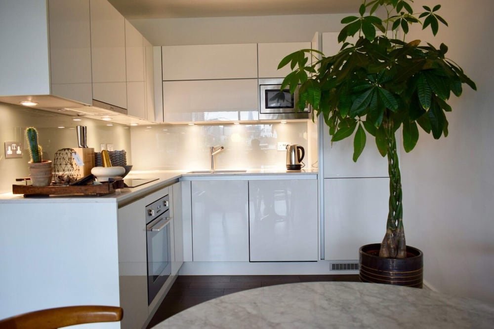 Фото Contemporary 1 Bedroom Flat With Stunning London View