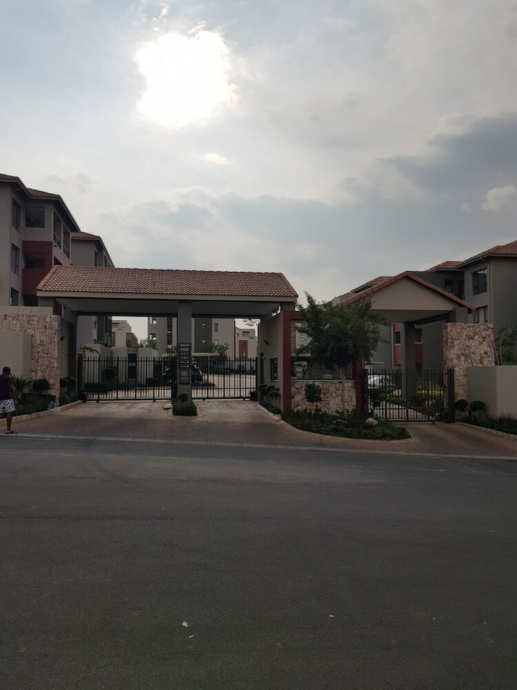 Фото Nova Luxury Suites Saratoga 112