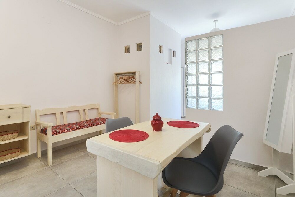 Фото Eressian Lodgings Apartments