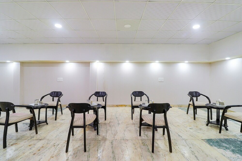 Фото Fabhotel The Premium Suits