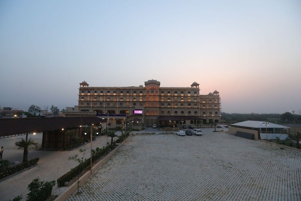 Фото Regenta Central City Vilas Palace Ambala