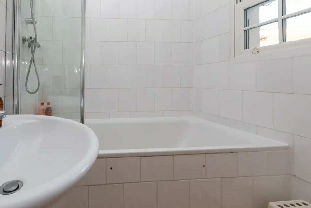 Фото Spacious and Vibrant 3bd House - Kentish Town