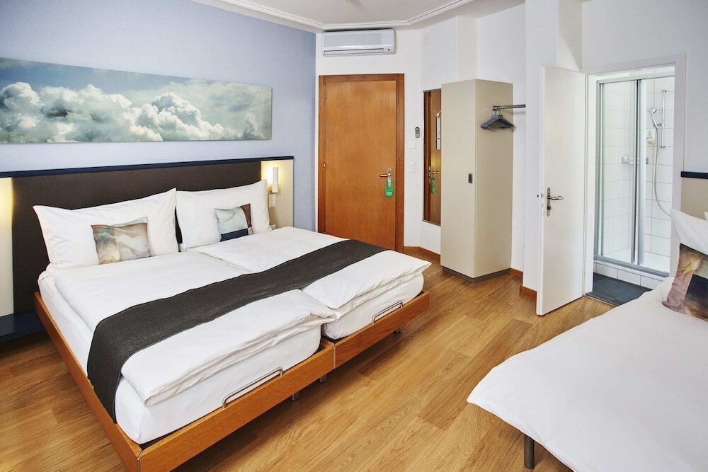 Фото Bristol Hotel