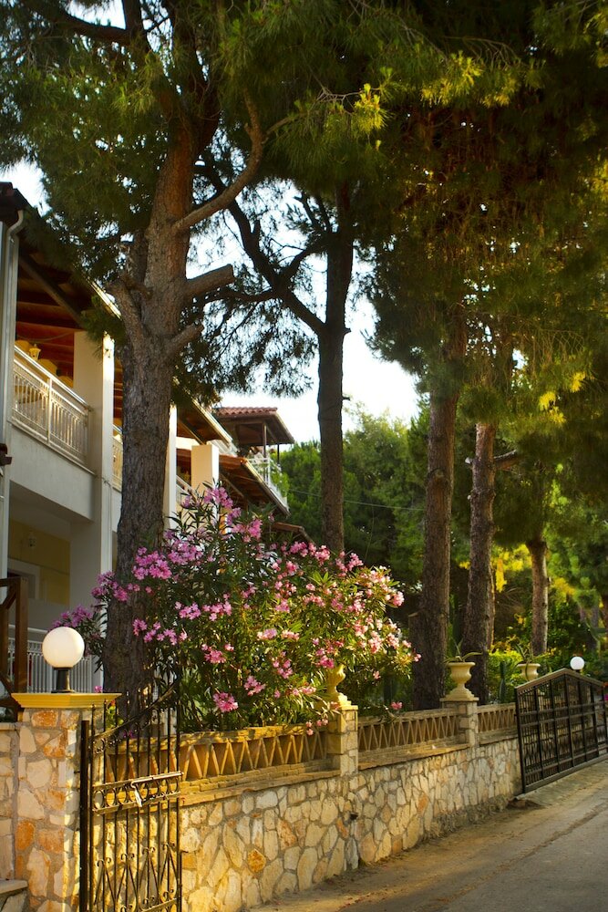 Фото Pyrgaraki Studios and Apartments