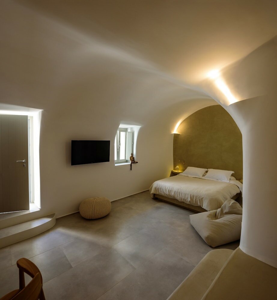 Фото Oia Treasures Art Suites