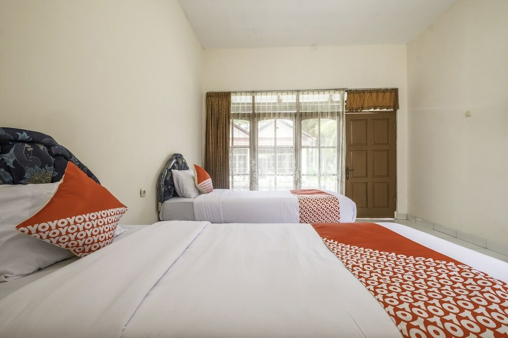 Фото Super Oyo 2346 Hotel Padjadjaran 1