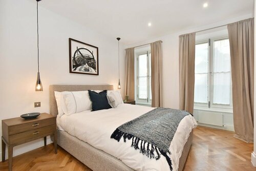 Гостиница Huge Mayfair 3 Bed 3 5 Bath 10 Million Air Con в Лондоне