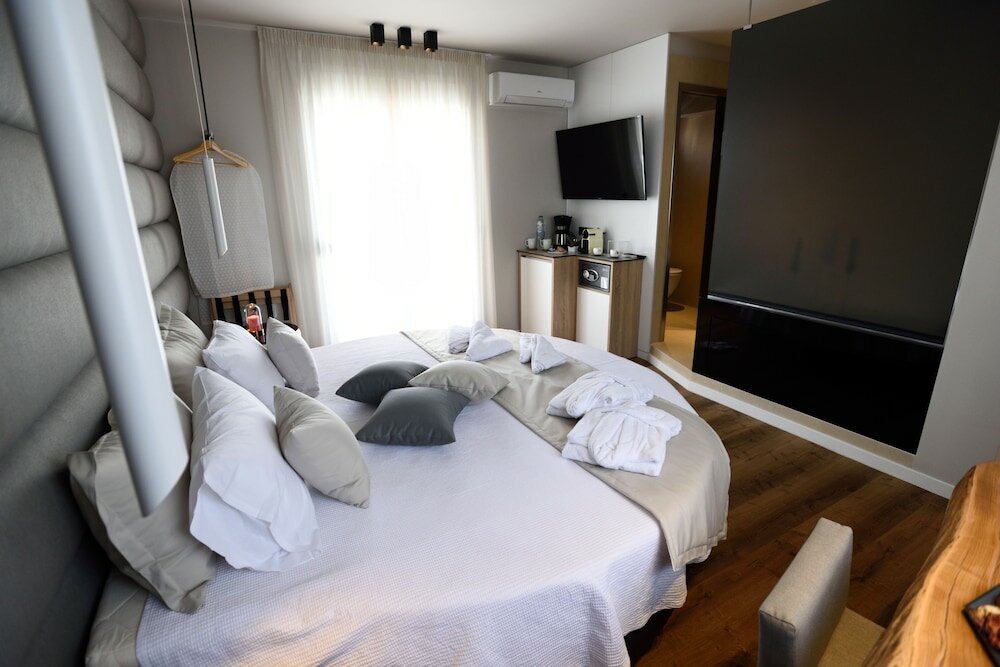 Фото Magnifique Luxury Suites