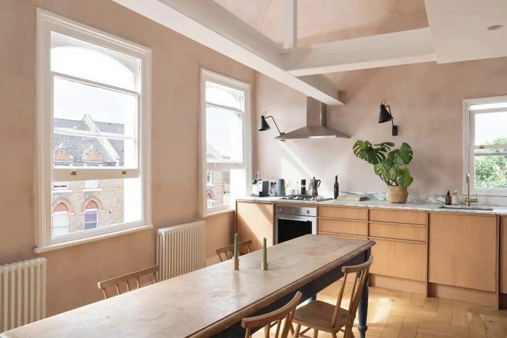 Фото Rustic & Spacious 2bd Flat Near White City