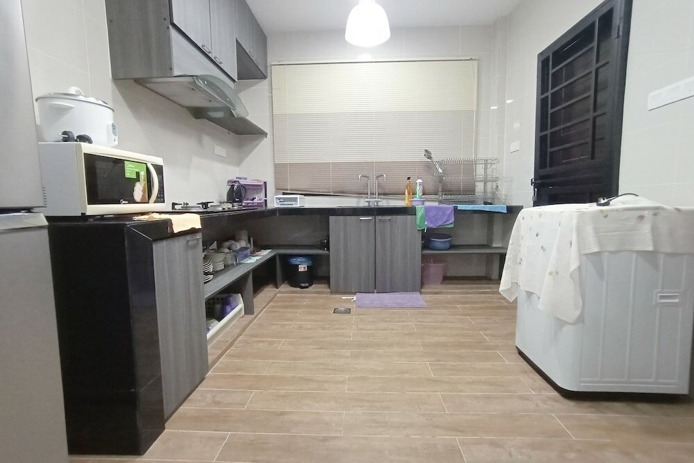 Фото Oyo 90203 Emma Sukma Homestay