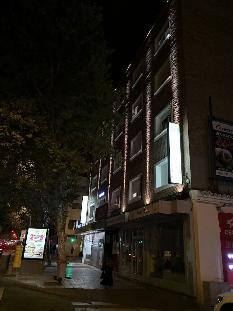 Фото Hostal Golden Alcalá