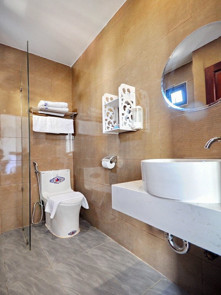 Фото Golden Lotus Hotel